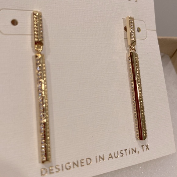 NWT [Kendra Scott] Paisleigh Gold Linear Geometric Dangle Vertical Bar Earrings - Picture 5 of 7